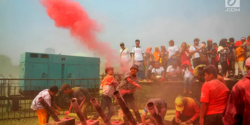 Warna-warni Colour Run Meriahkan Festival Damai di Monas