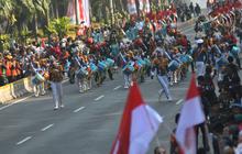 FOTO: Antusiasme Ribuan Warga Saksikan Kirab Bendera Merah Putih dan Naskah Proklamasi Menuju IKN