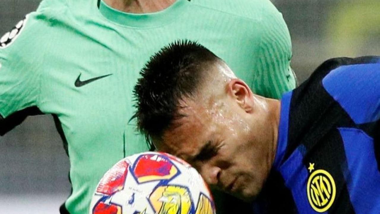 FOTO: Duel Sengit Inter Milan Vs Atletico Madrid Tampil Mati-Matian di Leg Pertama 16 Besar Liga Champions