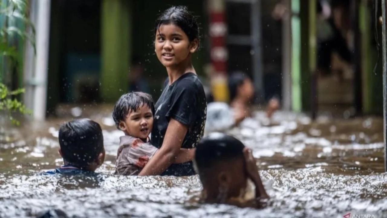 Update Banjir Jakarta Kamis Pagi: 20 RT dan 5 Jalan Tergenang, Paling Banyak di Jaktim
