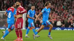 The Reds langsung tancap gas dengan dua gol cepat dari Andy Robertson dan Mohamed Salah di awal babak pertama. Atletico sempat memberi perlawanan lewat gol Marcos Llorente sebelum turun minum. (AP Photo/Jon Super)