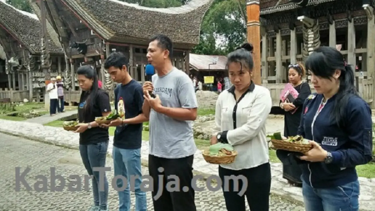 Dua Wisatawan Kena Hukuman Adat Toraja