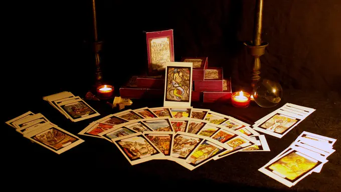 [Bintang] Tarot Hari Ini: King of Wands, Queen of Pentacles, Nine of Cups