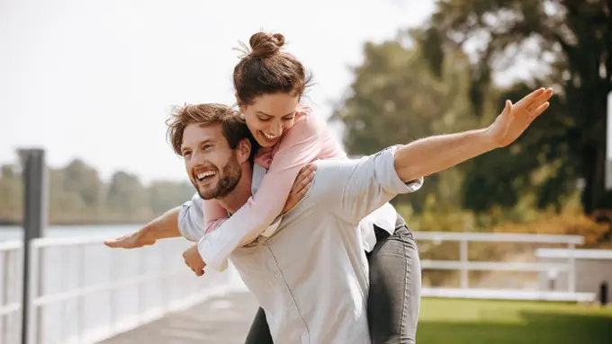 Pasangan Humoris Dapat Menurunkan Tingkat Stres