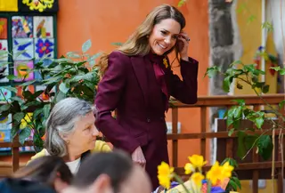 Intip bagaimana Kate Middleton mendaur ulang busananya untuk tampil elegan di setiap kesempatan (Photo by Ben Birchall / POOL / AFP)