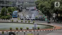 Jakarta, sebagai pusat kegiatan ekonomi dan bisnis di Indonesia, kembali memberlakukan aturan ganjil genap untuk kendaraan roda empat atau lebih pada Selasa (25/2/2025).  (Liputan6.com/Faizal Fanani)