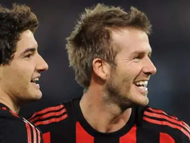 AC Milan's English midfielder David Beckham (R) and teammate Brazilian forward Pato celebrate the goal by midfielder Massimo Ambrosini against Lazio / ALBERTO PIZZOLI