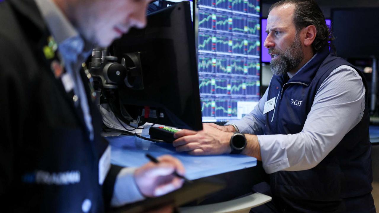 Wajah Cemas Trader Kala Wall Street 'Kebakaran' Imbas Kebijakan Tarif Imbal Balik Donald Trump