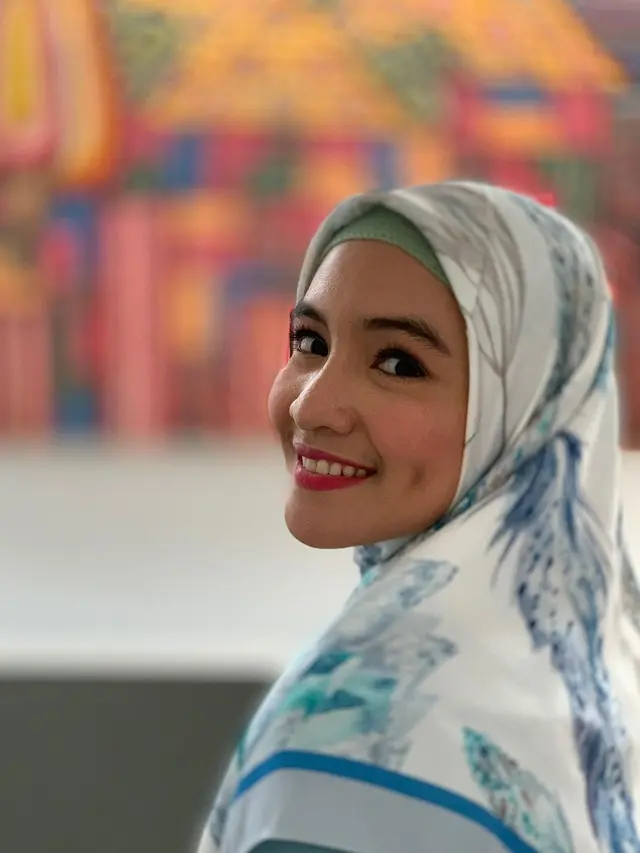 6 Potret Manis Intan Nuraini Saat Tunjukkan Lesung Pipi Ini Menawan