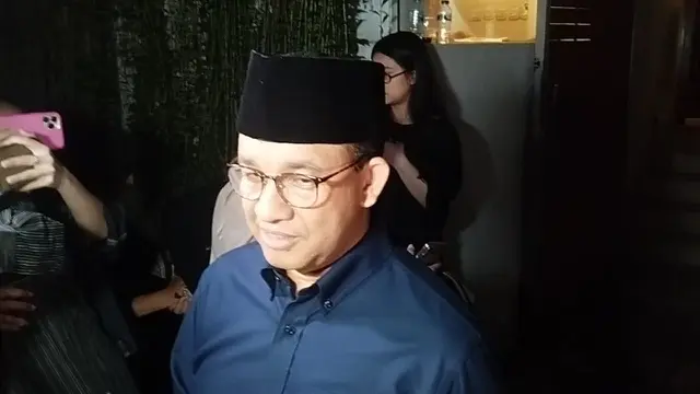 Anies Baswedan di rumah duka, Kawasan Jeruk Purut, Jakarta Selatan, Selasa (20/5/2025) malam.
