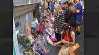 Warga Australia berkumpul menaruh bunga untuk memberikan penghormatan terakhir kepada korban teror Sydney (Liputan6.com/Adanti Pradita)
