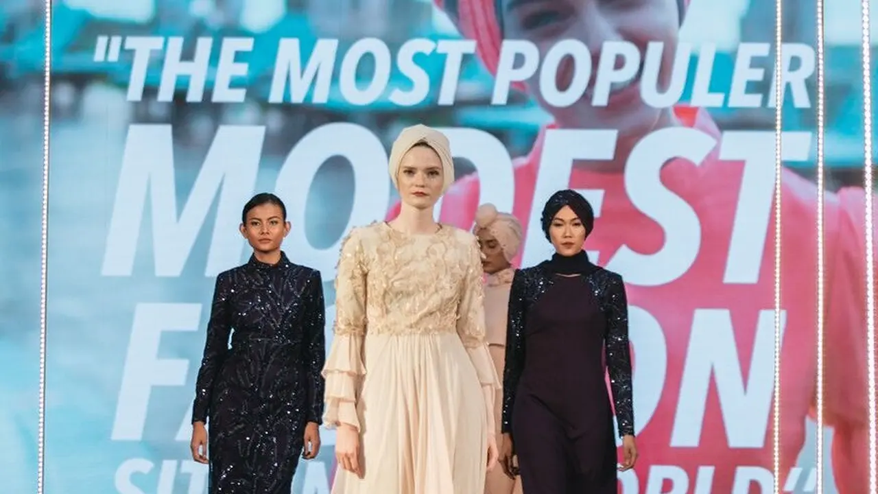 Koleksi modest wear desainer asal Turki Rasit Bagzibagli di JMFW