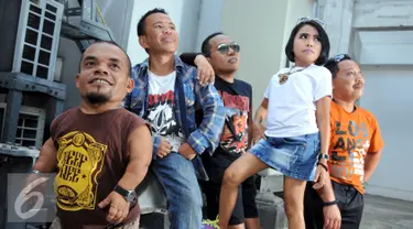 Ucok Baba membuat sebuah band bernama The Baba Band, bersama teman-temannya, Lolly (vokal), Dedi Kusmadi (Gitar), Roni Simanjuntak (drum) dan Gilik Edo Supriyadi (bass), Jakarta, Senin (31/8/2015). (Liputan6.com/Panji Diksana)