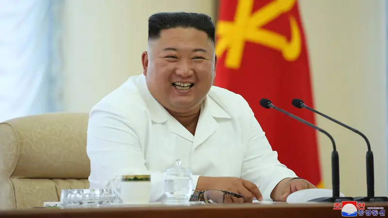 Kim Jong-un dalam Pertemuan Politbiro