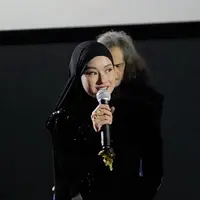Dinda Hauw dalam konferensi pers film Ritual Gaib: Nyai Randasura. (Ratnaning Asih/ Liputan6.com)