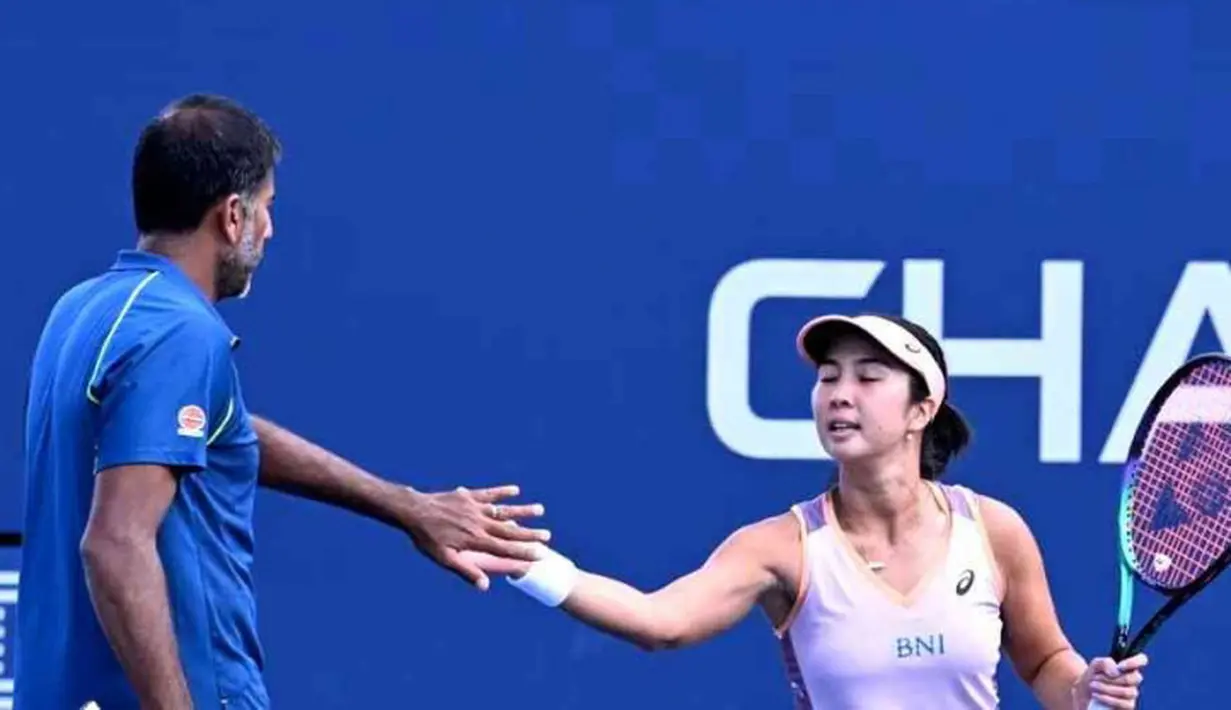 Selebrasi pasangan Aldila Sutjiadi/Rohan Bopanna setelah mencetak angka saat menghadapi pasangan Barbora Krejcikova/Matthew Ebden dalam laga perempat final turnamen tenis Grand Slam US Open 2024 di court 5 USTA Billie Jean King National Tennis Center, New York City, Amerika Serikat, Selasa (3/9/2024) dini hari WIB. (USopen.org/Rhea Nall)