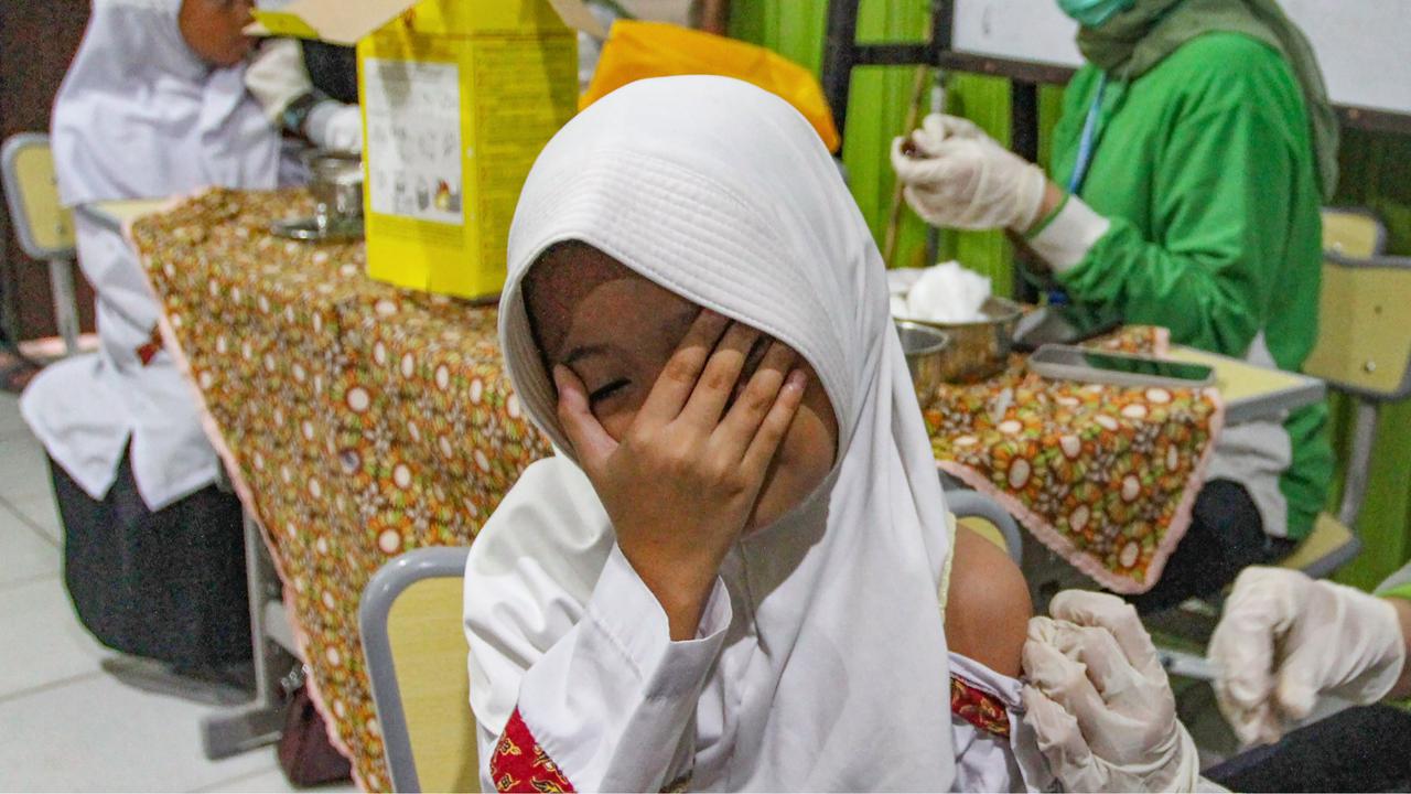 FOTO: Antusias Siswa SD Ikuti Imunisasi Massal BIAS 2025