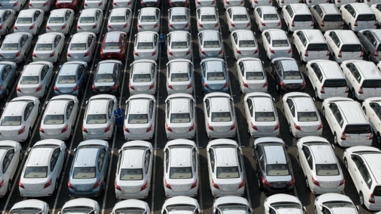 Pertengahan 2015, penjualan mobil di Indonesia menurun