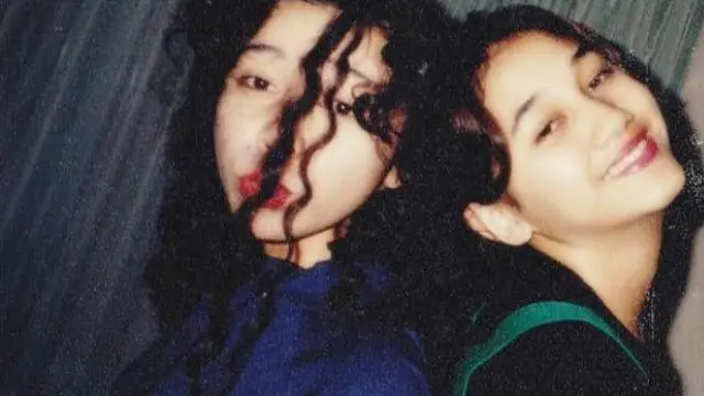 6 Foto Jadul Melly Goeslaw Dari Kecil Hingga Remaja, Sahabat Nike Ardilla