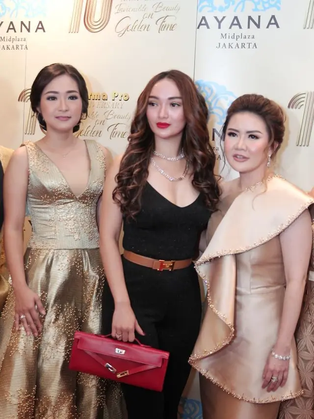Zaskia Gotik ditemui di HUT Derma Pro yang ke-10 di Grand Ballroom Ayana Hotel, Mid Plaza, Sudirman, Jakarta Pusat, Minggu (26/8/2018) malam.
