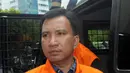 Anggota DPRD Muba, Dear Ujang M Amin ditahan KPK, Jakarta, Selasa (26/4). Enam anggota DPRD Muba ditahan terkait suap Laporan Keterangan Pertanggung Jawaban (LKPJ) 2014 dan pengesahan APBD Kabupaten Muba tahun 2015. (Liputan6.com/Helmi Afandi)