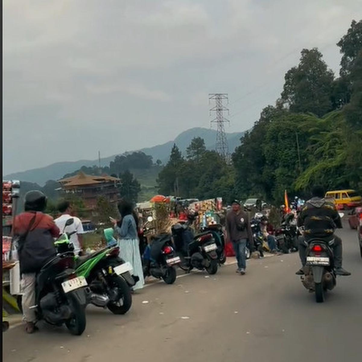 Viral kawasan puncak Bogor yang kembali dipadati PKL hingga memakan bahu jalan