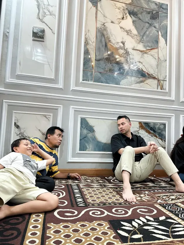 Potret Raffi Ahmad ke Rumah Mendiang Mpok Alpa