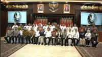 Menko Politik dan Keamanan (Menko Polkam) Budi Gunawan membuat dua desk baru, pertama desk yang berfokus penanggulangan kebakaran hutan dan desk yang berfokus untuk perlindungan negara terharap kelompok pekerja migran Indonesia. (Tim Humas Kemenko Polkam)