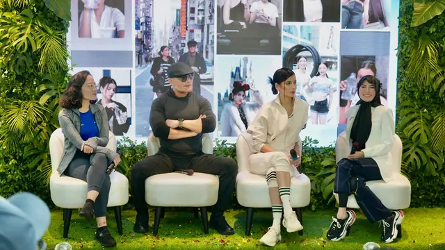 Deddy Corbuzier dan Sabrina Chairunnisa saat menghadiri peluncuran ulang Jiwater dari 99 Corps di Jakarta Selatan, pekan ini. (Foto: Dok. Istimewa)