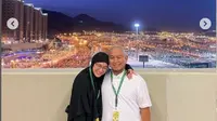 Nina Zatulini menunaikan ibadah haji 2023 bareng suami, Chandra Tauphan (Foto: instagram ninazatulini22)