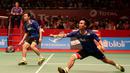 Ahsan/Hendra menang dua gim langsung, 21-17, 21-19. (Bola.com/Arief Bagus)