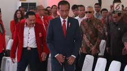 Presiden Joko Widodo (Jokowi) menghadiri penutupan kongres luar biasa Partai Keadilan dan Persatuan Indonesia (PKPI) di Jakarta, Senin (14/5). Kongres itu menetapkan Diaz Faisal Malik Hendropriyono sebagai ketua umum baru PKPI. (Liputan6.com/Angga Yuniar)