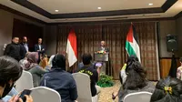 Perdana Menteri Palestina Mohammad Shtayyeh dalam jumpa pers bersama media di Hotel Borobudur pada Selasa (25/10/2022). (Liputan6/Benedikta Miranti)