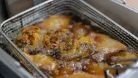 5 Kesalahan Menggoreng yang Bikin Cipratan Minyak ke Mana-Mana, Ini Cara Menghindarinya