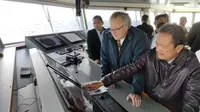 Menteri Kelautan dan Perikanan, Sakti Wahyu Trenggono n menjajal kapal ferry Ellen yang melayani rute penyeberangan dari Sonderborg ke Aeroskobing, Denmark. (Dok KKP)