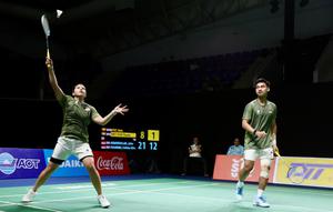 Ganda campuran Indonesia Jafar Hidayatullah/Felisha Alberta Nathaniel Pasaribu menang mudah atas Hein Htut/Thet Htar Thuzar asal Myanmar pada perempat final cabang bulu tangkis perorangan SEA Games 2025 di Thamasat Rangsit Gymnasium 4, Jumat (12/12). (foto: PBSI)