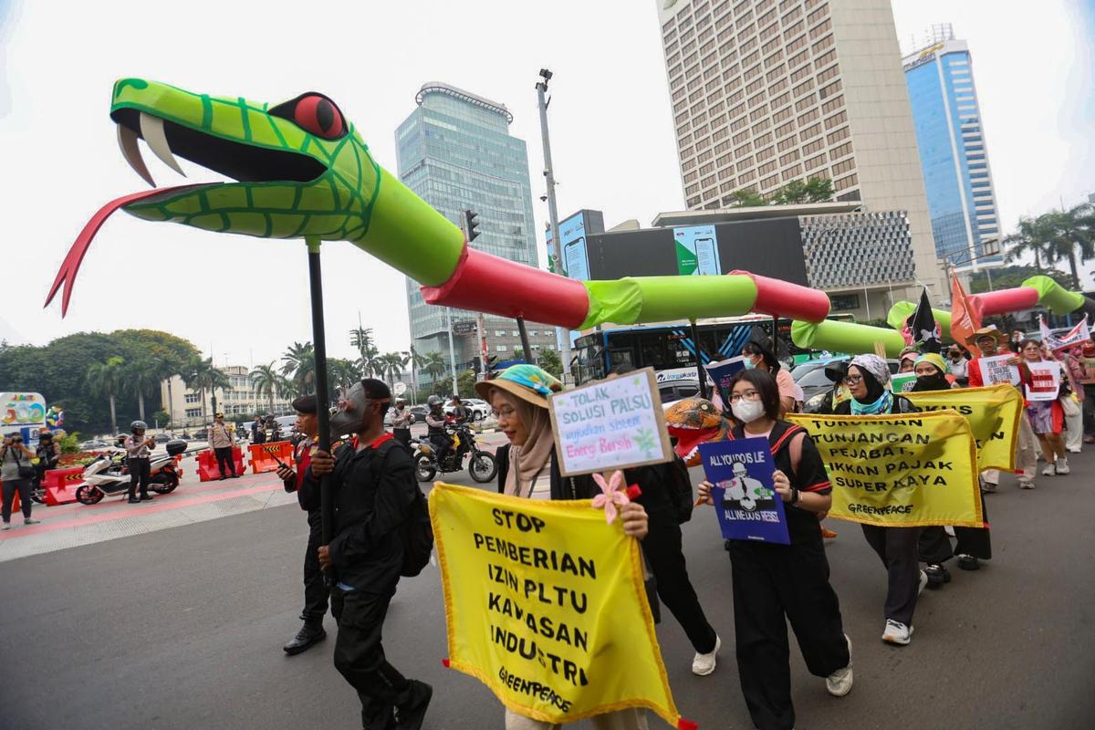 FOTO: Long March Aksi Iklim di Jakarta, Desak Prabowo Tegaskan Komitmen di PBB