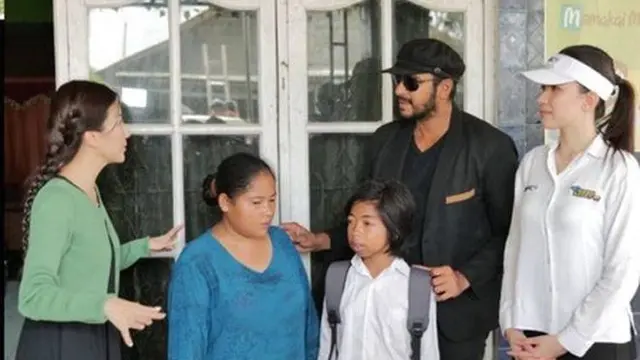Dikenal Tajir Melintir, Ini 6 Potret Sarwendah Nyuci Baju di Pinggir Sungai