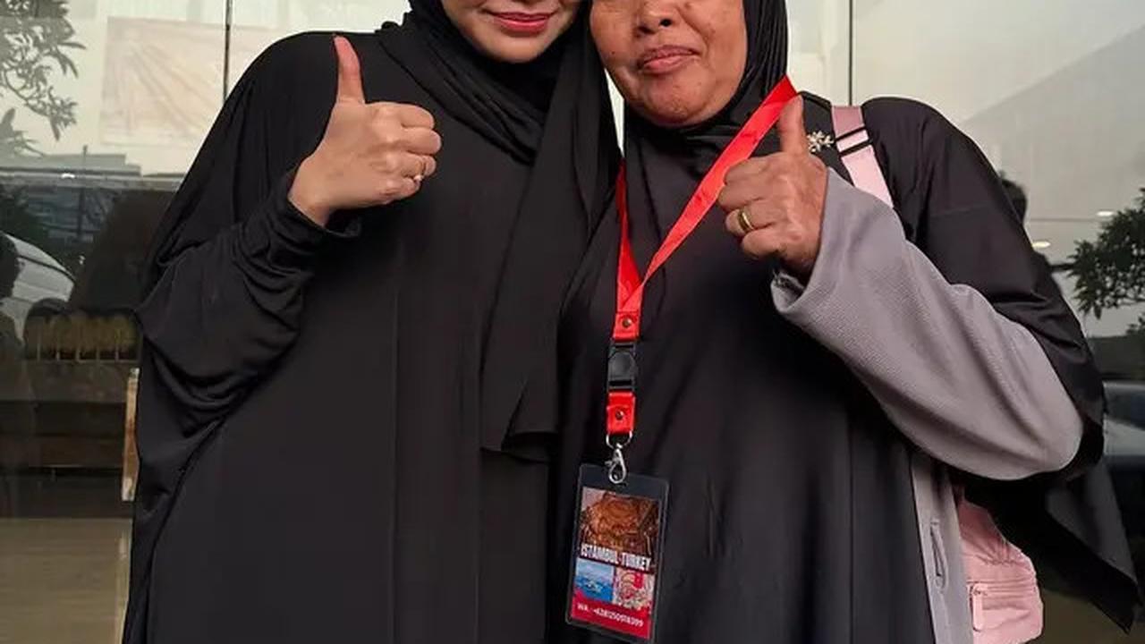6 Potret Rara LIDA Antar Ibu Berangkat Haji, Perpisahan di Bandara Penuh Haru