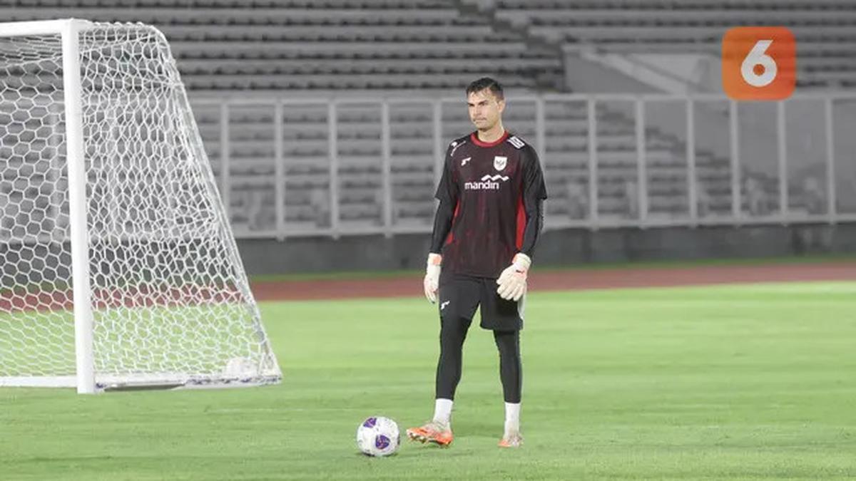 Foto: Jatuh Bangun Emil Audero Mulyadi di Sesi Latihan, Potensi Debut saat Timnas Indonesia vs Bahrain