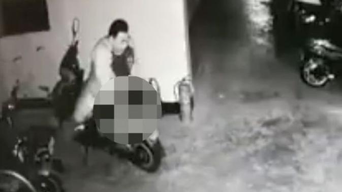 Viral Pria Tertangkap Kamera Sedang Bercinta Dengan Sepeda Motor Citizen6 Liputan6 Com
