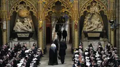 Suasana di Westminster Abbey, London, jelang pemakaman Ratu Elizabeth II pada 19 September 2022. Diwartakan BBC, kebaktian akan dipimpin oleh Dean of Westminster David Hoyle, sementara Uskup Agung Canterbury Justin Welby memberikan khotbah.(Foto: AP Photo/Frank Augstein, Pool)