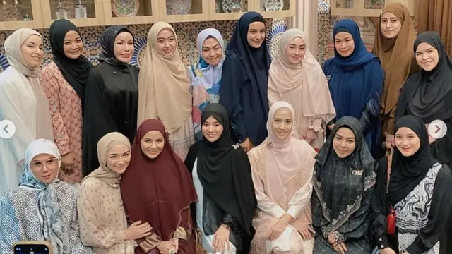 Potret beberapa artis yang hadir pada kajian di rumah Ashanty (Sumber: Instagram/nengnada11)