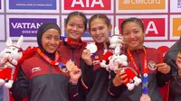 Tim kumite beregu Indonesia usai merebut perunggu di ajang SEA Games 2023. (dok NOC Indonesia)