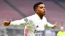 Pemain Real Madrid Rodrygo Goes melakukan selebrasi usai mencetak gol ke gawang Inter Milan pada pertandingan Grup B Liga Champions di Stadion San Siro, Milan, Italia, Rabu (25/11/2020). Real Madrid melumat Inter Milan 2-0. (Marco Alpozzi/LaPresse via AP)