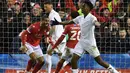 Langkah nyata Arsenal menggunakan Jersey serbaputih difokuskan pada laga putaran ketiga Piala FA mulai musim 2021/2022. Pertama kali Arsenal mengenakan jersey serba putih dilakukan pada putaran ketiga Piala FA 2021/2022 saat The Gunners menghadapi tuan rumah Nottingham Forest (9/1/2022) yang berkesudahan 1-0 untuk kemenangan Nottingham Forest. (AFP/Daniel Leal)