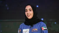 Astronaut asal Uni Emirat Arab (UEA) Nora al-Matrooshi saat konferensi pers di Dubai pada 7 Juli 2021. (GIUSEPPE CACACE/AFP)