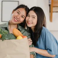 ilustrasi kakak perempuan/photo created by tirachardz - www.freepik.com