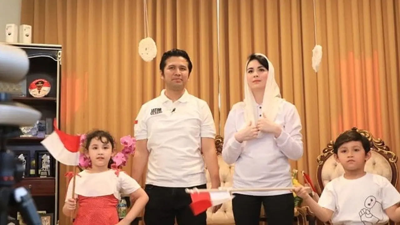 7 Potret Kebersamaan Arumi Bachsin dan Keluarga Kecilnya yang Jarang Tersorot