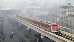 Berdasar pantauan situs Swiss IQAir, kota Lahore pada Minggu (3/11/2024) memiliki indeks kualitas udara "berbahaya" di angka 557. (Arif ALI/AFP)